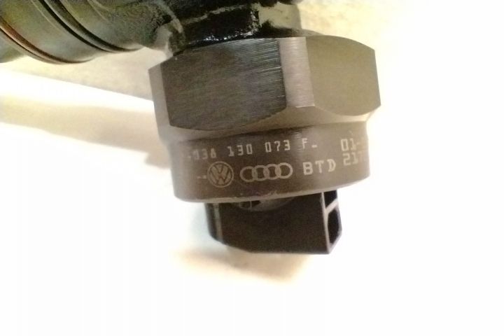 Injector J (litera mare) / Injector BTD 038130073 F J / 21703DE Volks