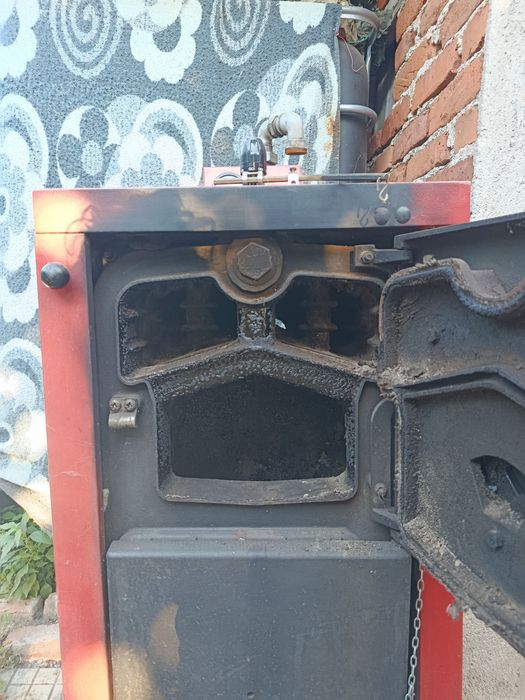 Котел, чугунен на твърдо гориво