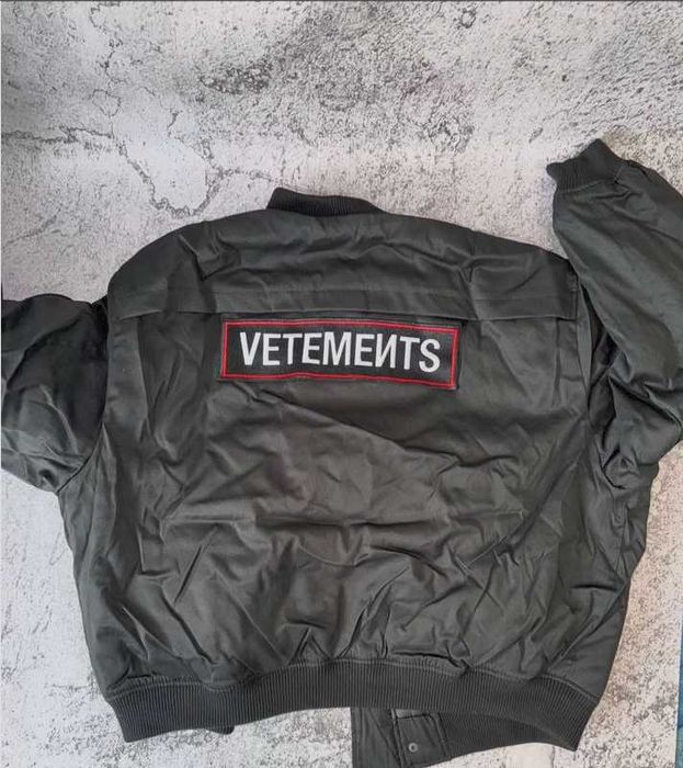 Бомбер vetements police