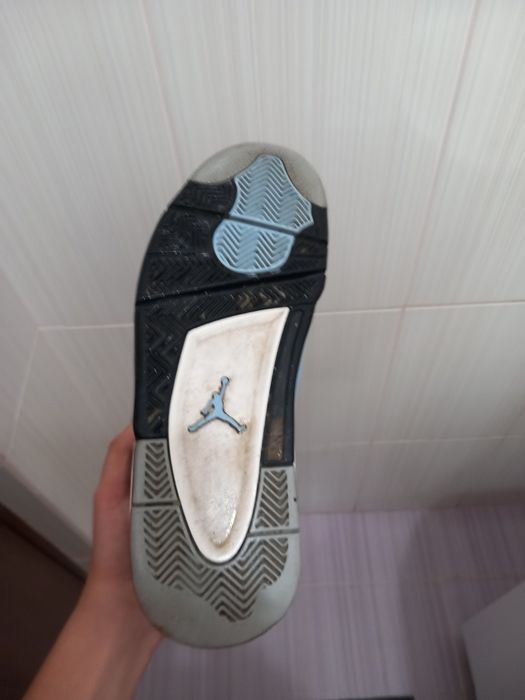 Vând jordan 4 unuversity blue mărimea 43
