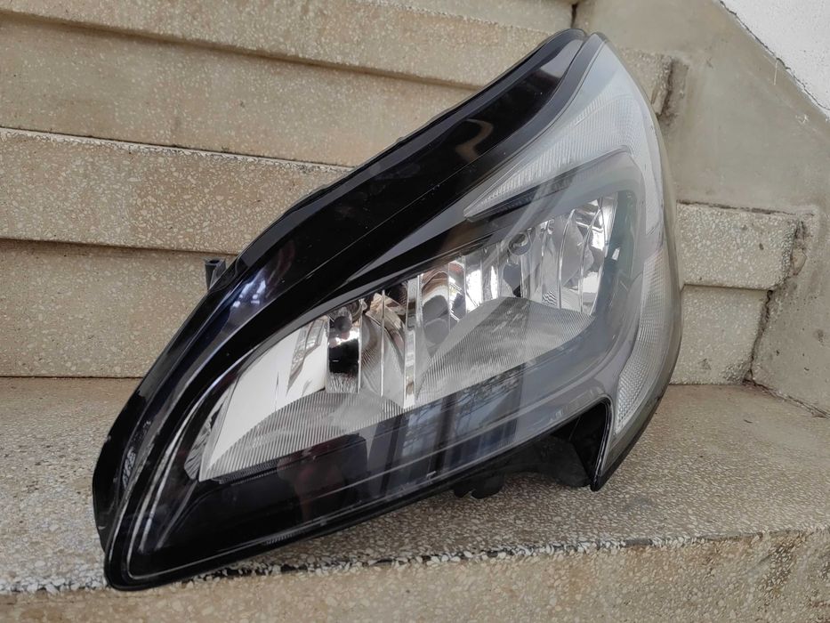 Фар Opel Corsa E LED DRL ляв / Фар Опел Корса Е Оригинален