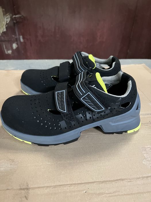 Vand sandale protectie Uvex marimea 43