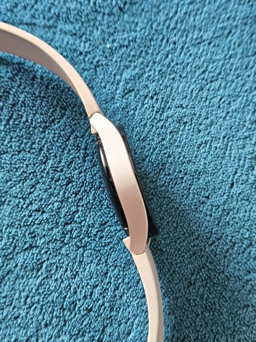 Смарт часовник Samsung Galaxy Watch4 40mm Pink Gold.