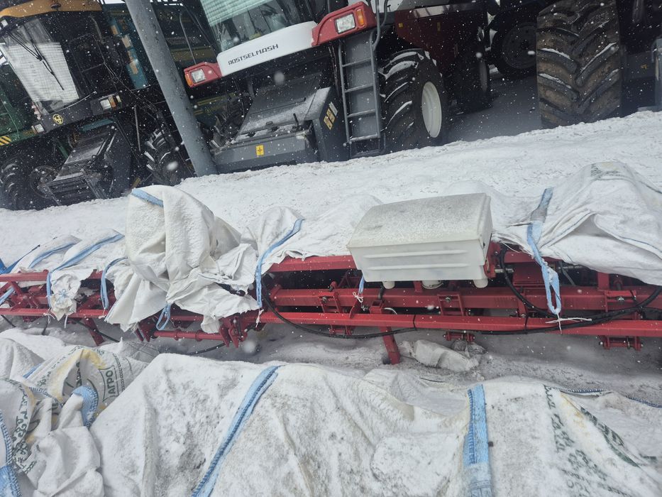 Сеялка Упс-8     .