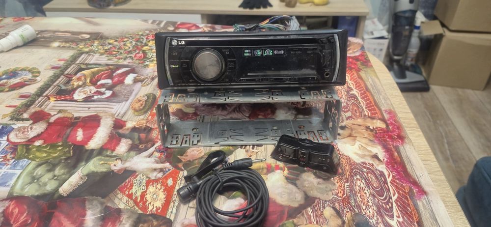 касетофони за кола LG и Сони