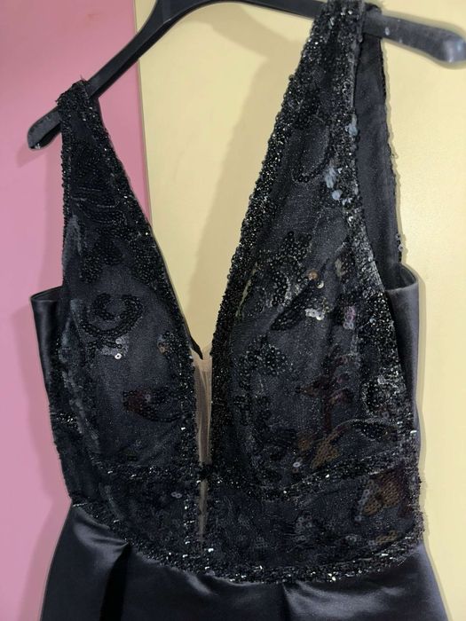 Официална рокля