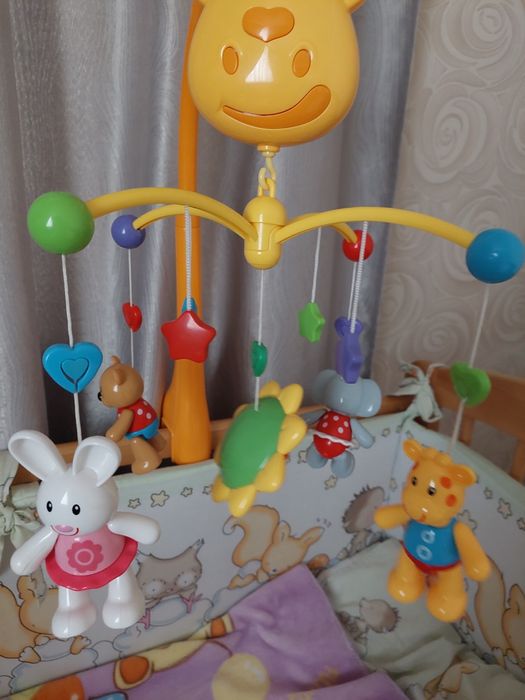 Музыкальный мобиль на кроватку