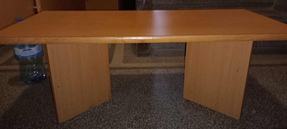 Холна маса с един плот и стъклен плот