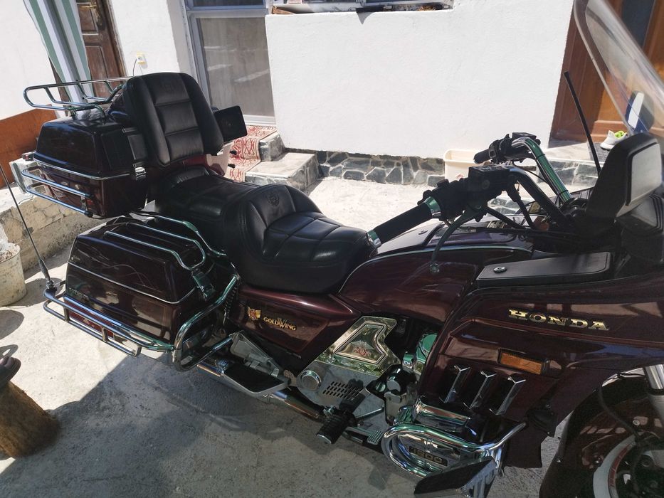 Продавам си мотора Honda Gold wing GL1200