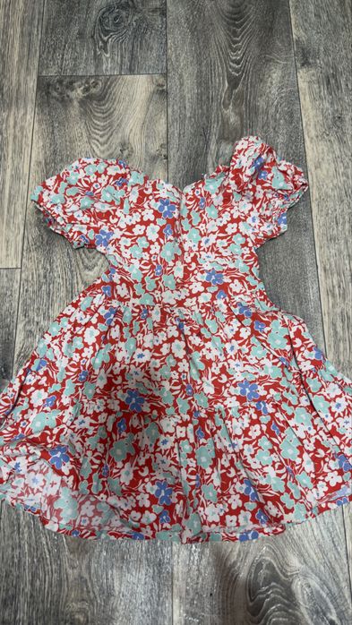 8 платьев на девочкк