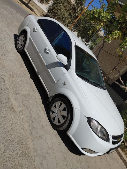 Сотилади. Ласетти