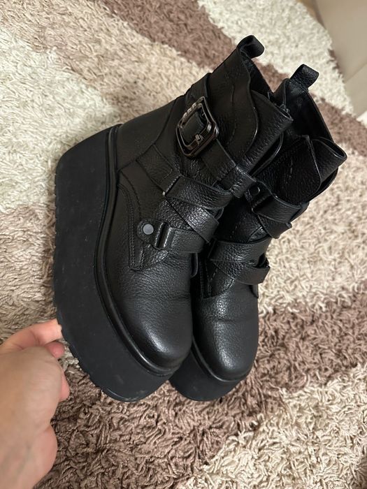 Женская обувь.