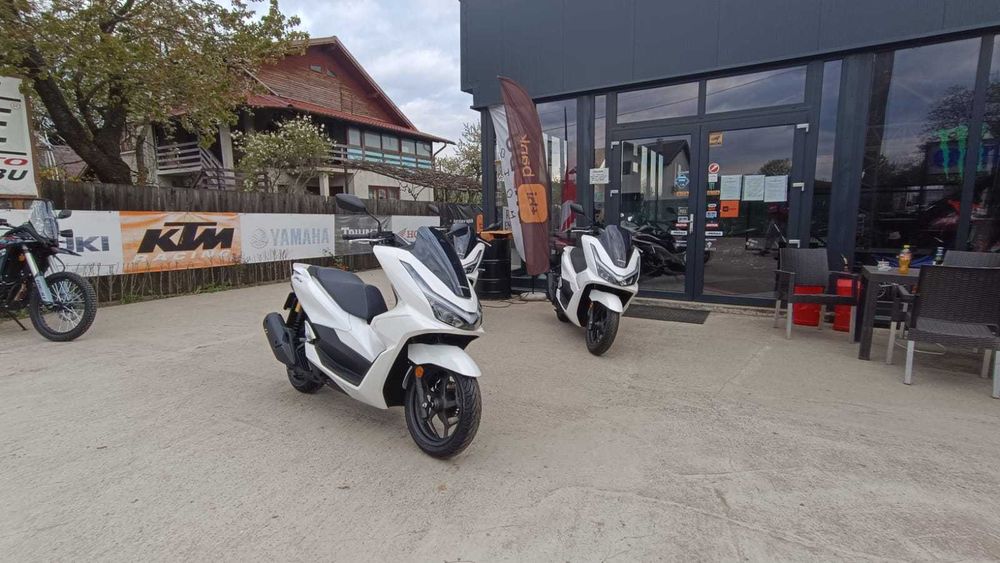 Honda PCX 125  nou-se conduce cu B - livrare stoc EST BIKE
