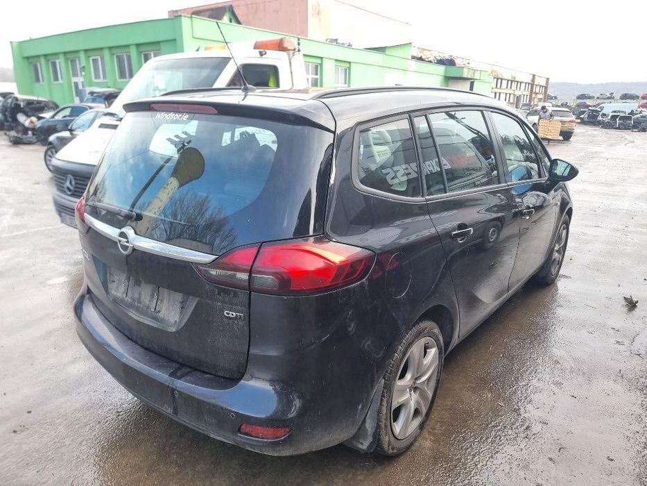 Dezmembrez Opel Zafira C 2015 motor 2.0cdti  136cp cod A20DT usa portiera stanga dreapta fata spate bara capota far trager stop 7 locuri scaune navigatie dezmembrari