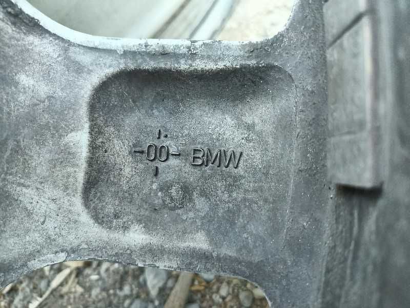 Продам оригинальные легкосплавные диски 57 стиль