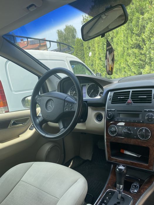 Vand Mercedes B200