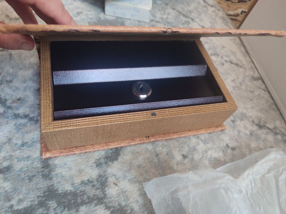 Сейф-книжка продается