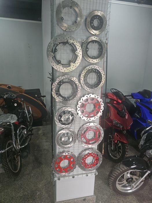 Эрокезга куп кисмлари бор, много запчастей