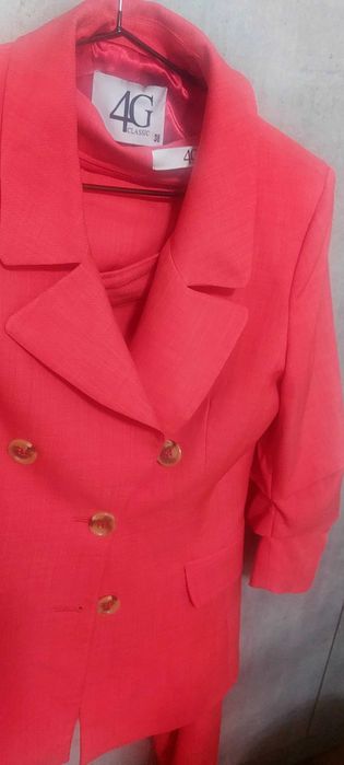 Костюм брючный женский