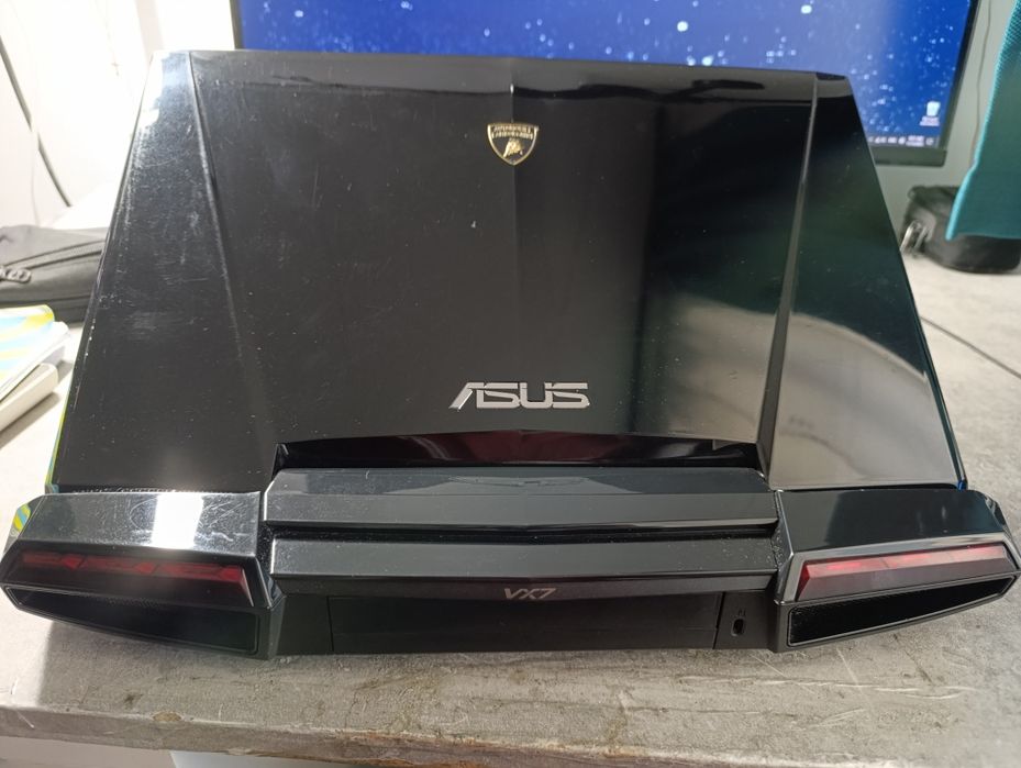 Vand laptop gaming ASUS VX7 Lamborghini de colectie perfect functiona