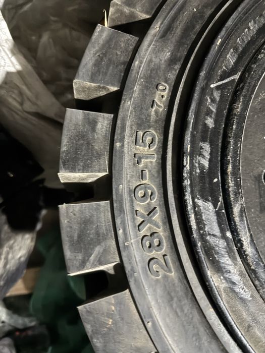 Колесо для вилочного кара