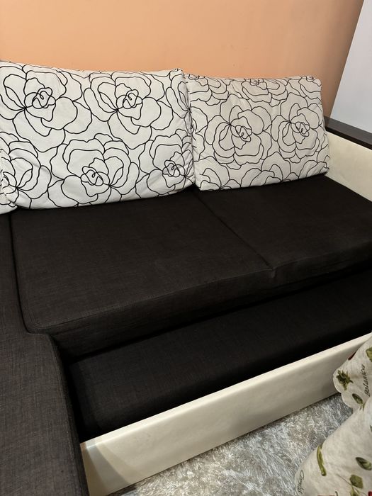 Разтегателен голям диван