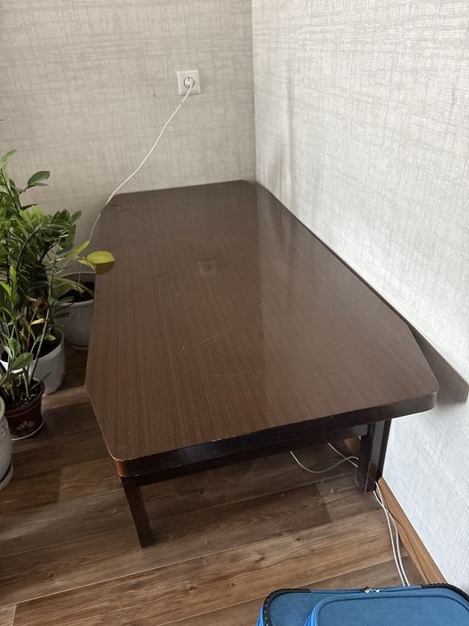 Продается столик подставной