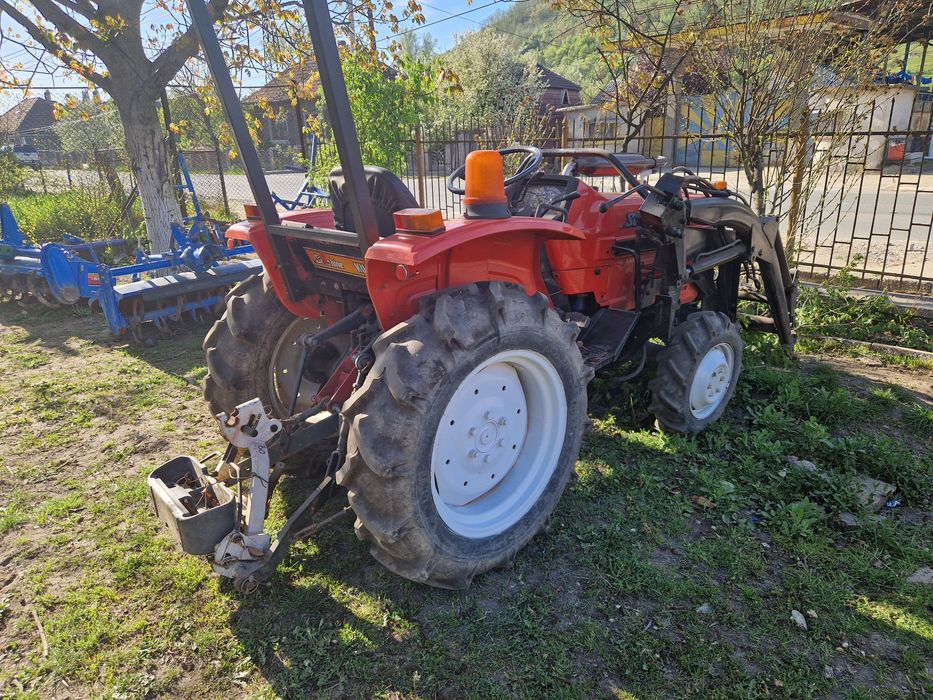 Kubota L1-205 cu încărcător frontal
