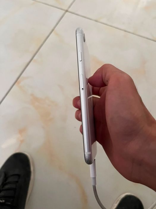 Iphone se Сатылады