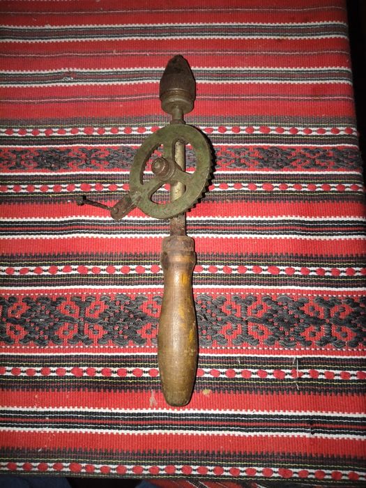 Vând bormașină veche