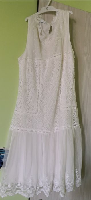 Rochie alba cu broderie marimea M 38