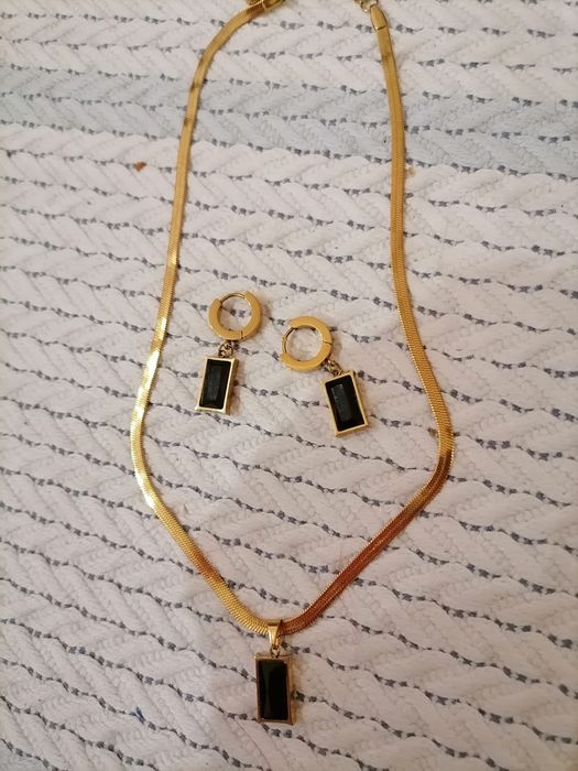 Красив комплект от обеци и кулие