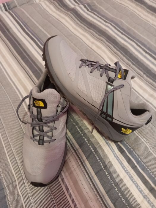 North face  маратонки 47номер