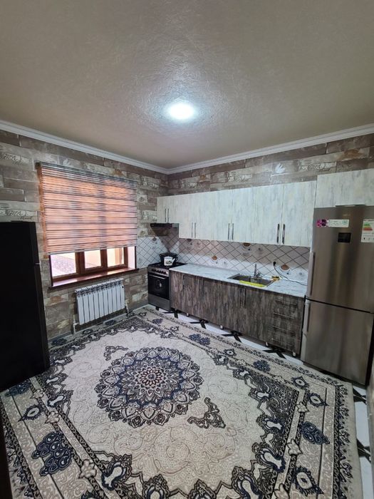 Oq tosh dacha [quyoshga yaqinda joylashgan)