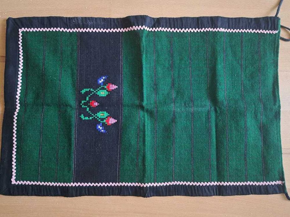 Автентични стари вълнени престилки