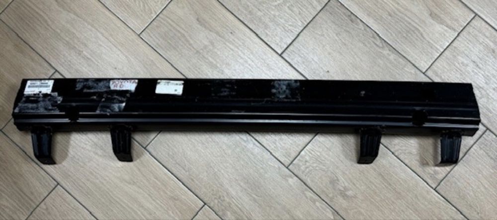 Усилитель переднего бампера FJ cruiser