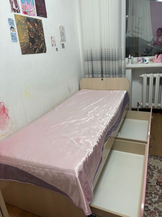Продам мебель кровать шкаф и комод набор