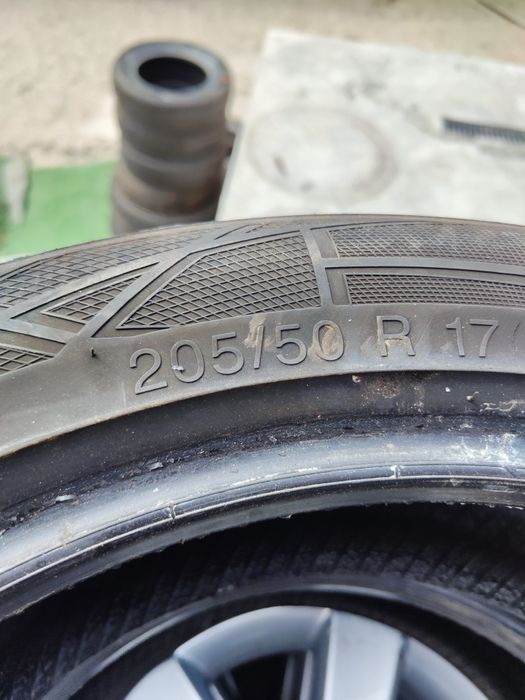 205/50/17 зимни Vredestein