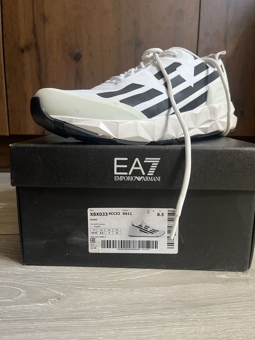 ЧИСТО НОВИ!!! Emporio Armani Black and White Training