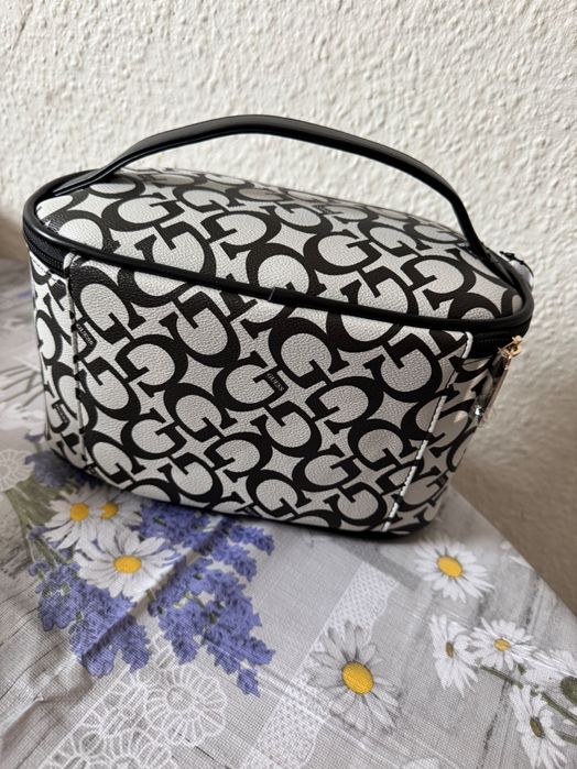 Geanta cosmetice Guess originală