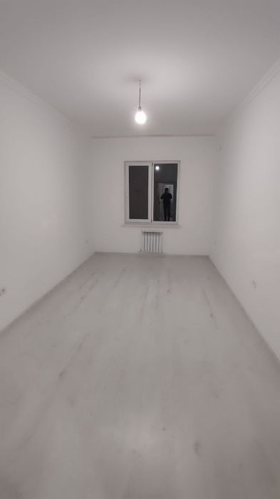 Uy sotiladi Yashnabod tumani Olmos mahallasi 16 qavatli 1 qavat 3 xona