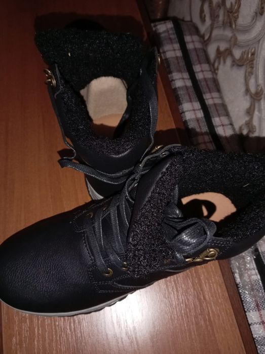 Продам кроссовки р 41