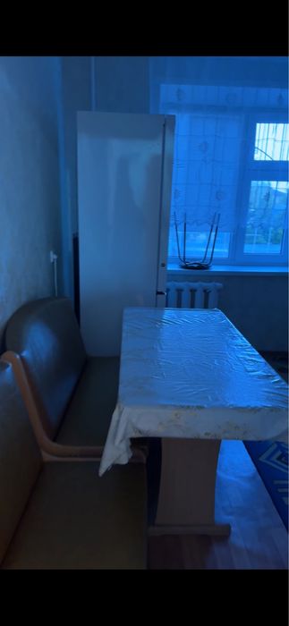Продам стол с диваном