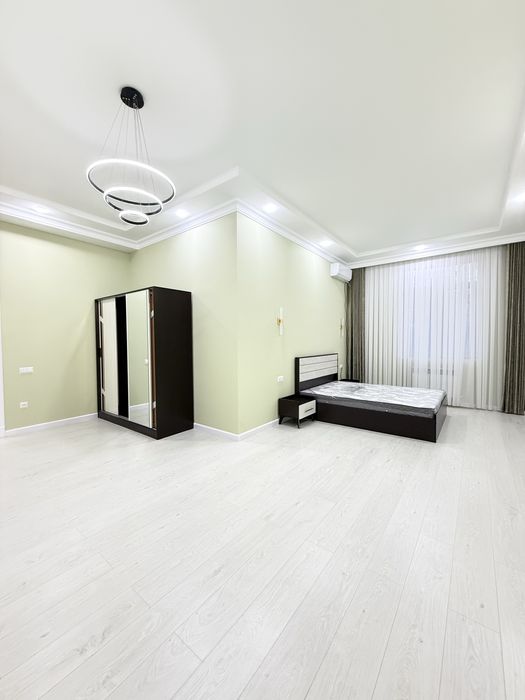 Сдаётся 4 комнатная квартира в Новомосковская 150м2 с новым ремонтом