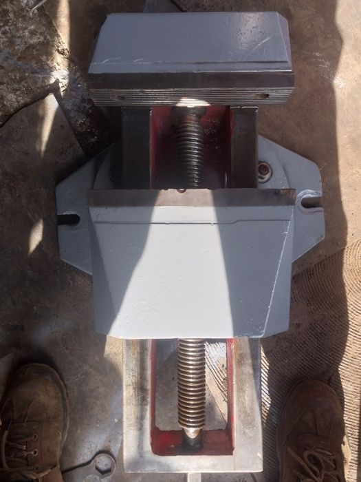 Тиски станочний  .