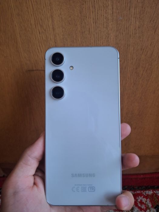 Samsung S24 FE 128GB - Kafolatli, qutisi bilan, holati a'lo