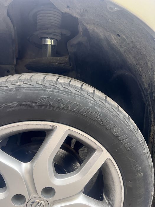 Продам шины Bridgeston комплект недорого