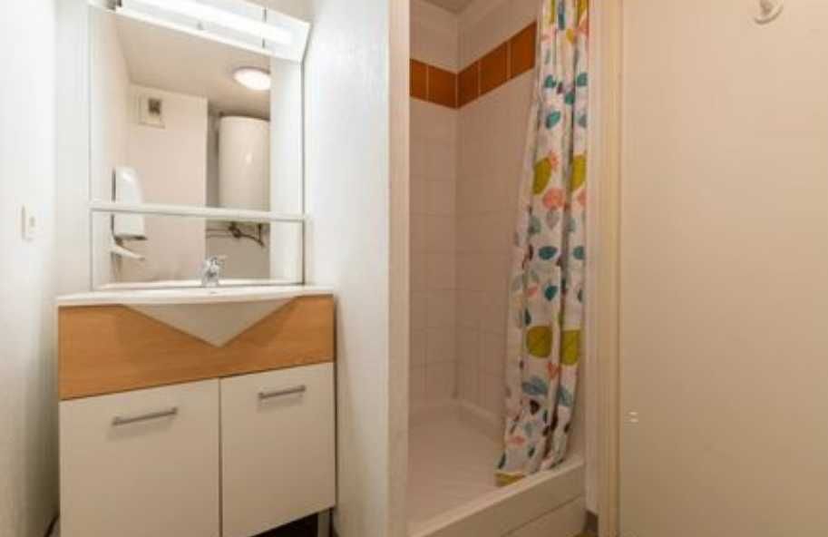 Дава се под наем Едностаен апартамент в Пловдив, Христо Смирненски - 45 кв.м за 173.4 € - Снимка #1