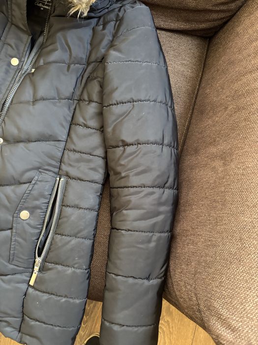 Дамако яке- размер 38. Обличано веднъж. Без никакви забележки.