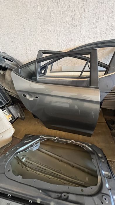 Даерь двери  Hyundai Elantra AD